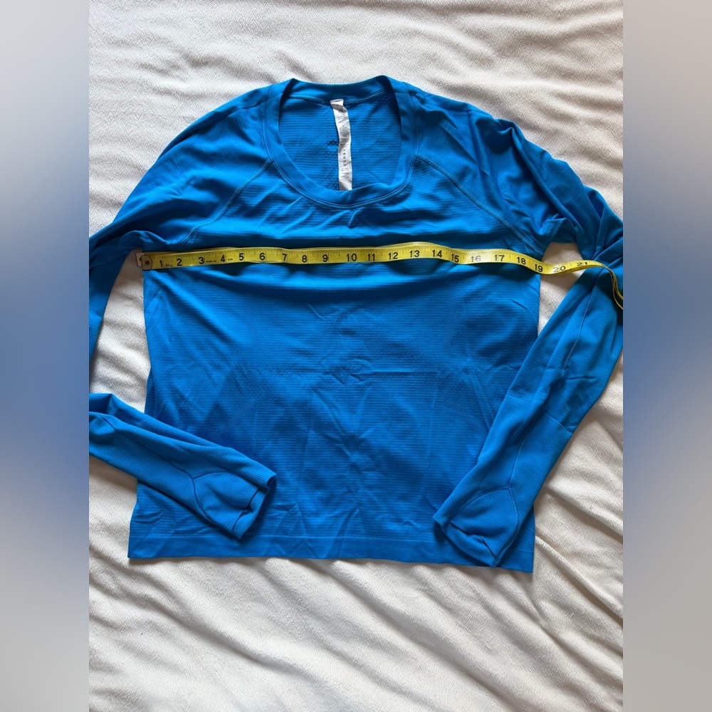 Lululemon Swiftly Tech Long-Sleeve Shirt 2.0
Waist Length - Blue Long Sleeve Top